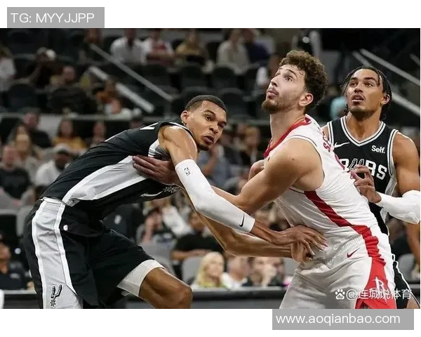 2013年火箭与马刺激战回顾：经典对决中的篮球智慧与团队精神